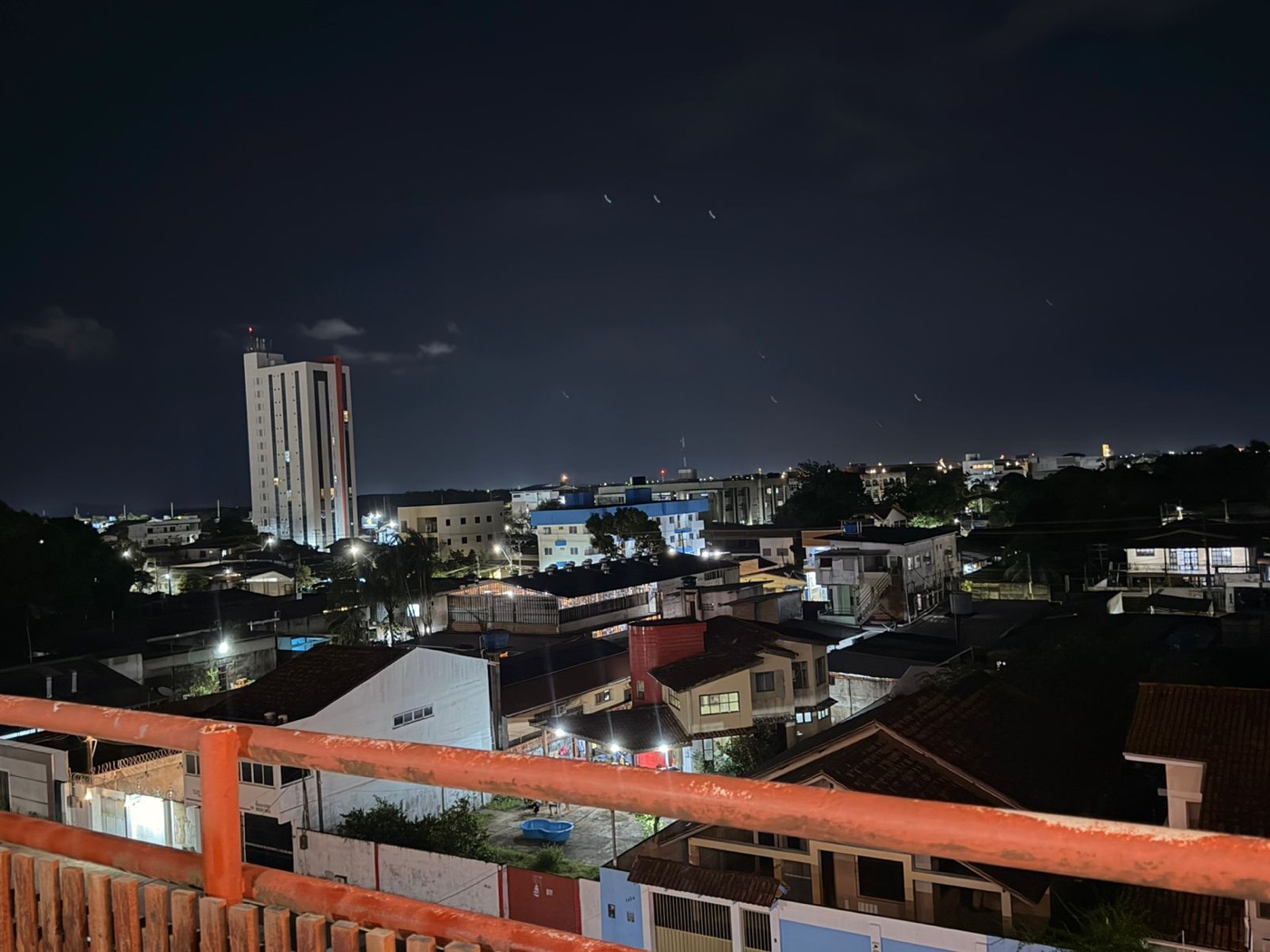 Vista panorâmica noturna de Macapá a partir do terraço
